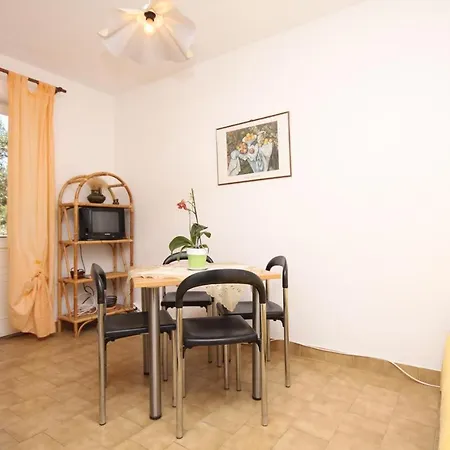 Hvar 4004b *